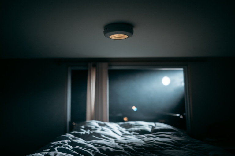 chambre-sombre-detecteur-fumee-lune
